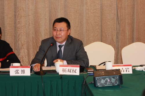 中国房地产营销协会副会长北京房地产律师靳双权先生在会场发言